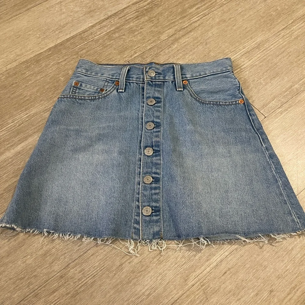 NWOT Levi's Button Front Mini Skirt - Picture 3 of 7